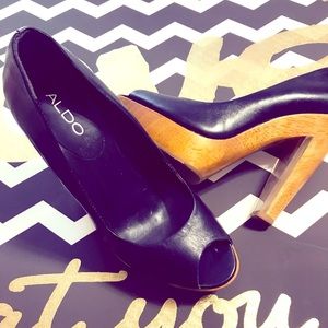 Open Toe Wooden Leather Pump Size 8